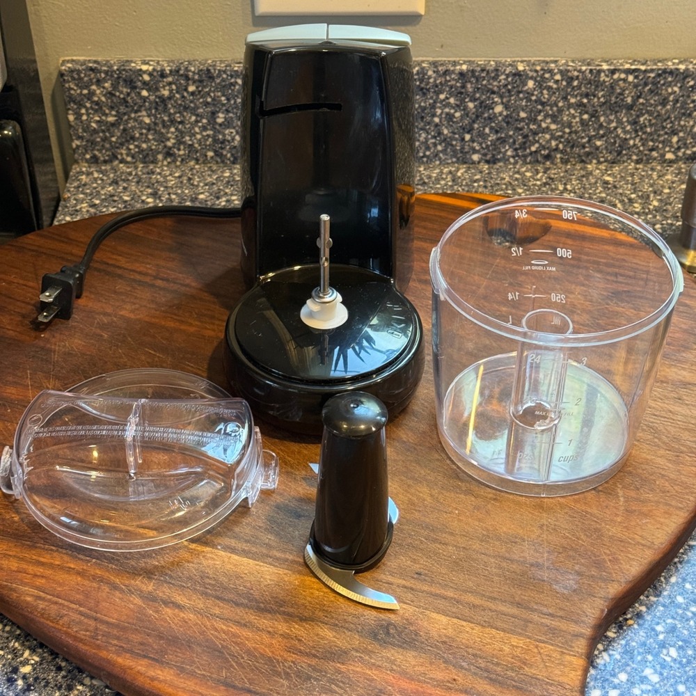 Hamilton Beach 3 Cup Mini Food Processor Chopper Black Pulse Tested Works - Picture 6 of 11